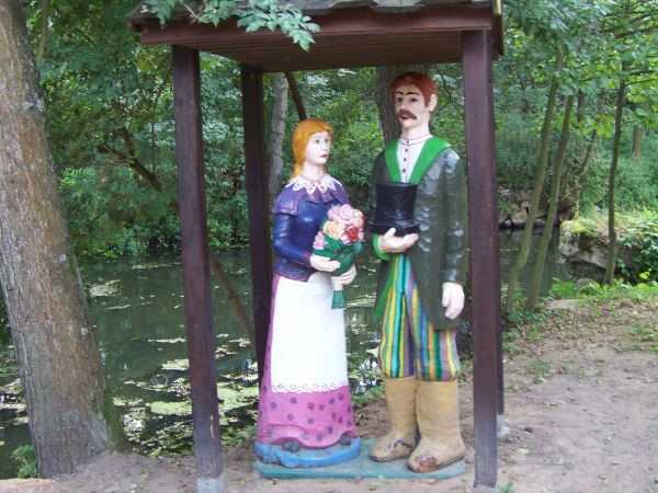 Powitanie w bramie wejściowej skansenu.