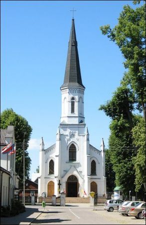 Kościół poewangelicki z 1870 r. - obecnie kościół katolicki p.w. Matki Bożej Królowej Polski