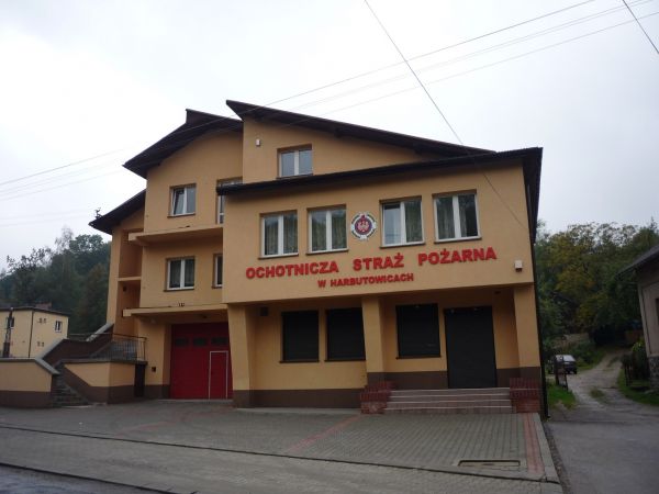 Budynek Ochotniczej Straży Pożarnej w Harbutowicach.