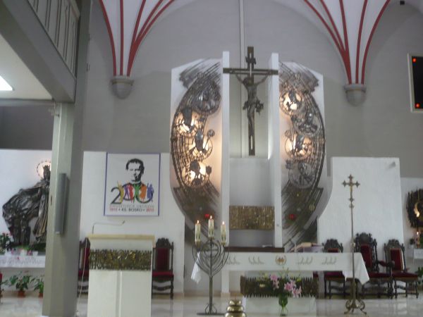 Widok ołtarz głównego w kościele p.w.sw.Jana Bosko