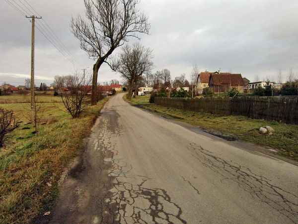 Klewno-główna droga  prowadząca przez Klewno.