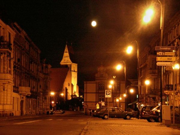 Kędzierzyn-Koźle 
widok na kościół z ulicy Piastowskiej