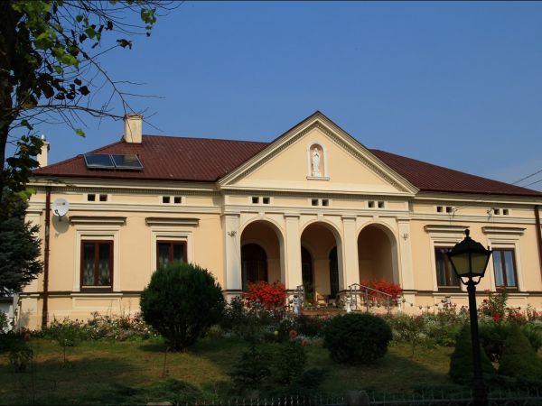 Markowa - kościół parafialny p.w. Św. Doroty - plebania