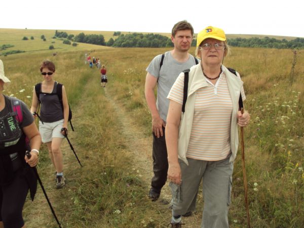 bezkresy ! - cisza i pustka, tu niegdyś stały domy przysiółka Wahaliwka. Tam też szlak rowerowy - trasy do : Rzepedź, Karlików, Komańcza. Można też przez  Jawor
