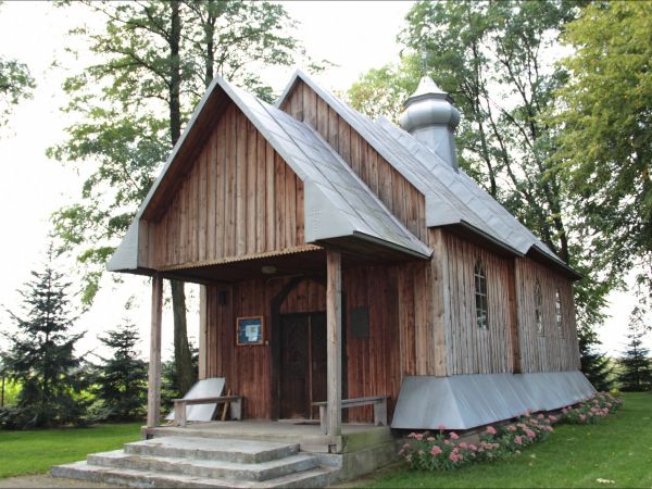 Leszno do 1977 roku nosiło nazwę Poździacz . Cerkiew Trójcy Świętej w Lesznie – drewniana filialna cerkiew greckokatolicka . Została zbudowana w 1857. Obecnie (