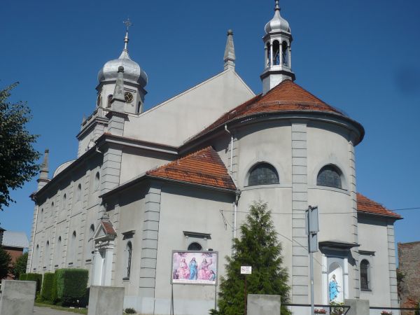 Neobarokowy  kościół parafialny  p.w Wniebowzięcia NMP z 1809r,odbudowany  po pożarze  w 1878 r.