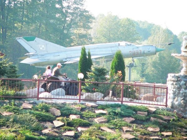 Rekreacyjna jazda czterokołowcem przy Parku Militarnym w Krężnicy Jarej