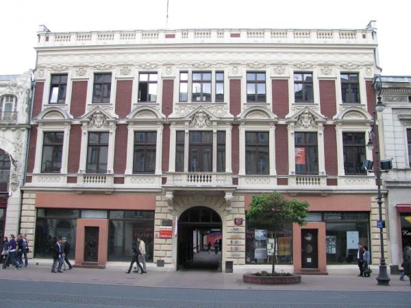 Zabytkowa kamienica w centrum Łodzi