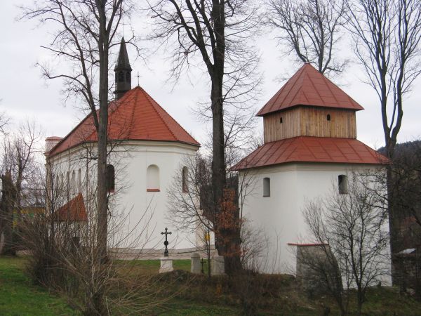 Dzwonnica z pocz. XIXw., masywna, nakryta daszkiem namiotowym - za prezbiterium kościoła, na granicy przykościelnego cmentarza.