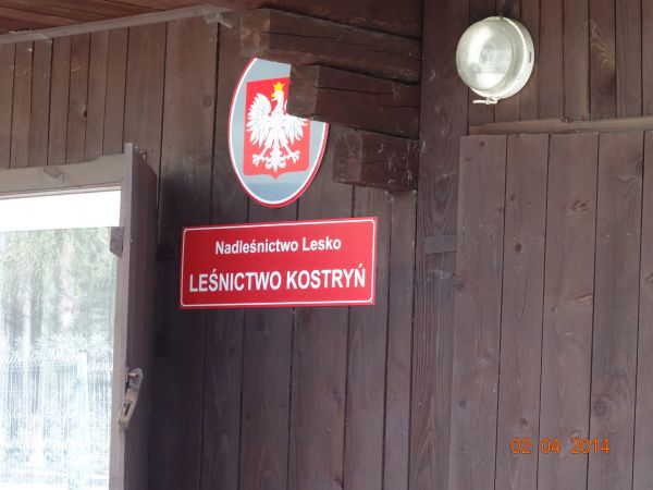 obiekt zaplecza administracyjno - edukacyjnego, blisko jest Technikum Leśne.