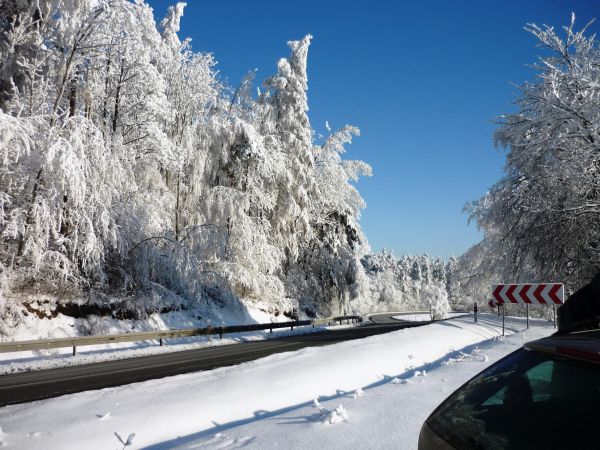 Zimowe krajobrazy z trasy do Arłamowa na Pogórzu Przemyskim.