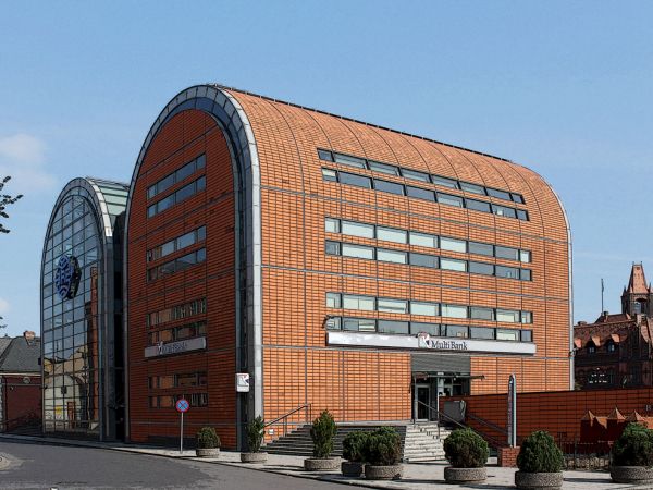 Budynki bankowe stylizowane na architekturę spichrzy.