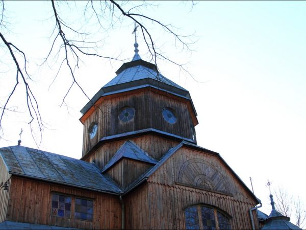 Cerkiew greckokatolicka pw. Pokrow Przeświętej Bogarodzicy w Roztoce gm. Bircza. Zbudowana w 1936 r. Po wojnie cerkiew zmieniono w kościół rzymskokatolicki pw.