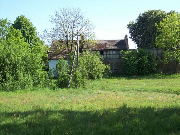 Skorzynice -wieś. Budynki zapomniane lub do rozbiórki.