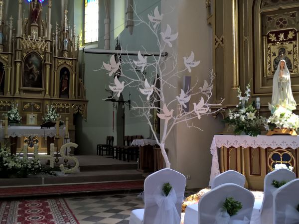 Matka Boża Fatimska w majowej scenerii 1 - komunijnej .Kościół Jana Chrzciciela Ostrowce.