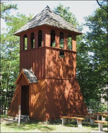 Drewniana dzwonnica z II połowy XIX w.