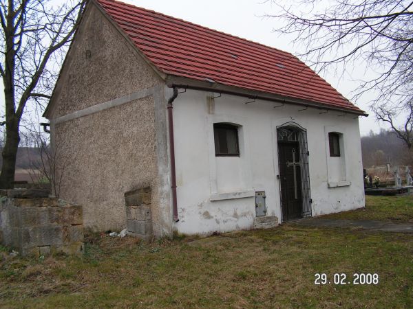 Zbylutów. Przedwojenny ewangelicki grobowiec- kapliczka .