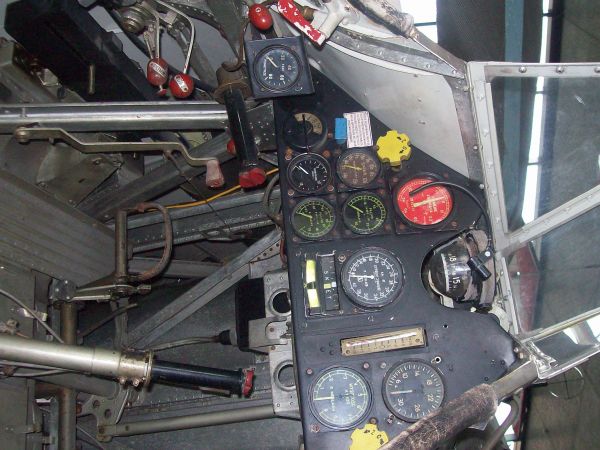 Muzeum Lotnictwa Polskiego w Krakowie. Kabina polskiego samolotu myśliwskiego z II wojny P-11.