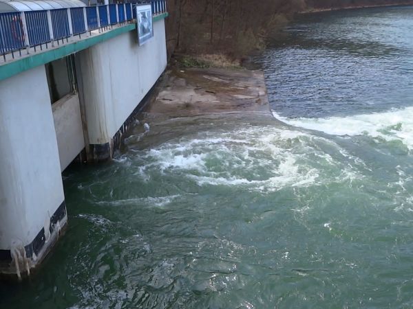 wody z Zalewu Myczkowskiego skierowane przez sztolnię " Pod Grodziskiem" wpływają do "macierzystego" koryta.