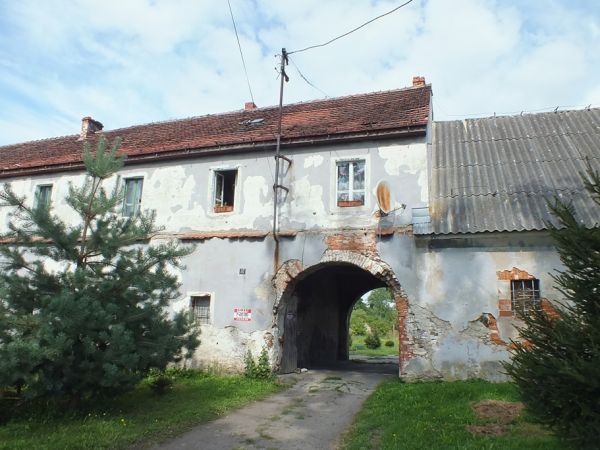 Dawny dwór sołtysi /zabudowania folwarczne/