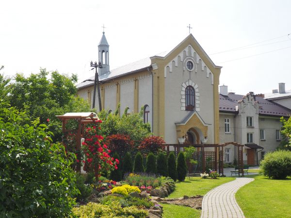 kaplica Zgromadzenia Sióstr Felicjanek  - opiekujących się nieuleczalnie chorymi dziećmi i chorą dorosłą młodzieżą.