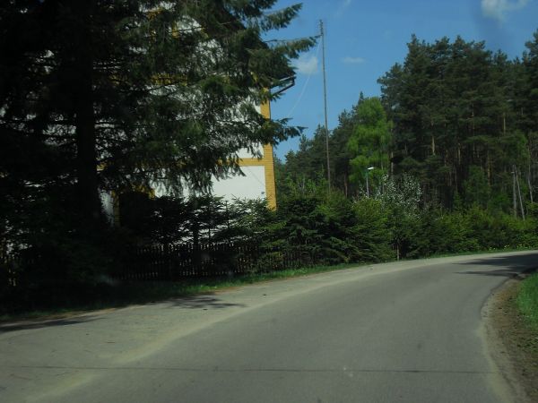 Kamienna Karczma przy trasie PKP - droga do Studzienic