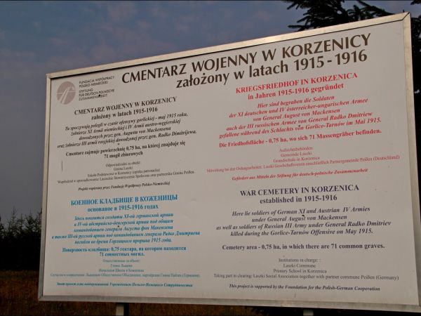 Cmentarz wojenny w Korzenicy. Cmentarz z lat 1915-16. Leżą na nim żołnierze trzech wrogich armi - rosyjskiej , austo-węgierskiej i niemieckiej , którzy zginęli