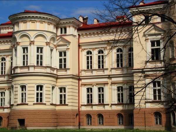 Pałac Lubomirskich w Przemyślu - Bakończycach .  Wybudowany w latach 1885–1887 przez księcia Hieronima Adama Lubomirskiego, według projektu Maksymiliana Nitscha