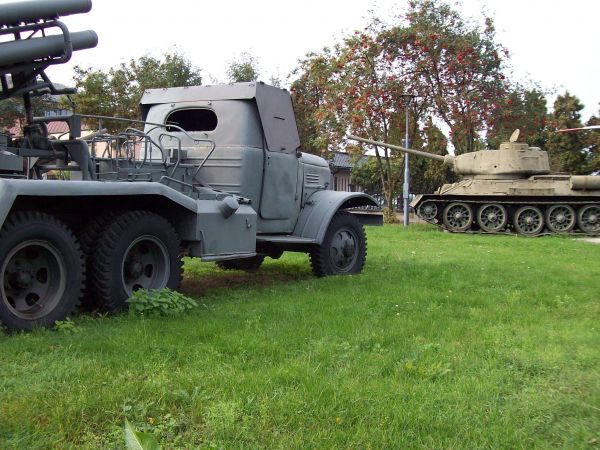 Muzeum Ziemi Sochaczewskiej i Pola Bitwy nad Bzurą       Plac Kościuszki 2     96-500 Sochaczew     tel/fax: (0-46) 862-33-09