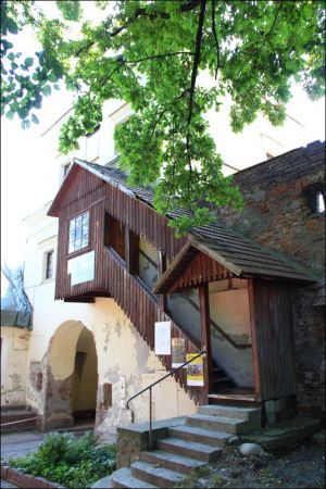 Kościół pw. św. Mikołaja i Stanisława biskupa w Jarosławiu przy ulicy Benedyktyńskiej. Przez starszych mieszkańców zwany Anna Kasarnia, został zbudowany w latac