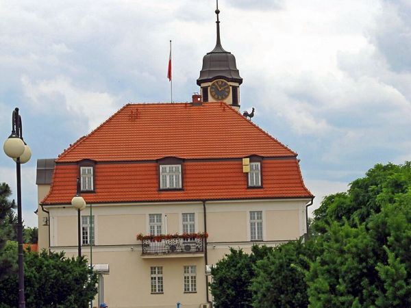 Ratusz w Kórniku. Siedziba Urzędu Miasta i USC