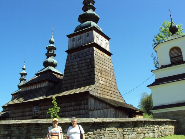 cerkiew z 1653r., kompletne wyposażenie cerkiewne z wieków XVII - XIX. Jedna z najlepiej zachowanych cerkwi łemkowskich.