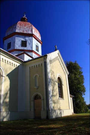 Cerkiew murowana pw. św. Dymitra z 1924 r. Po 1947 r. przez wiele lat nieużytkowana, potem przejęta przez kościół katolicki jak kościół filialny.  Od 1985 r. wy