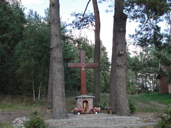 Krzyż na skraju wsi.