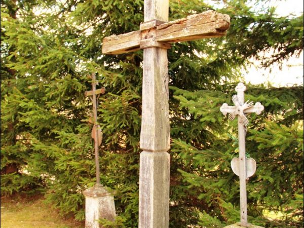 Cerkiew greckokatolicka p.w. Michała Archanioła - wzniesiona w 1843 r. w Brzeżawie .  Obecnie kościół rzymskokatolicki pw. Św. Michała Archanioła.