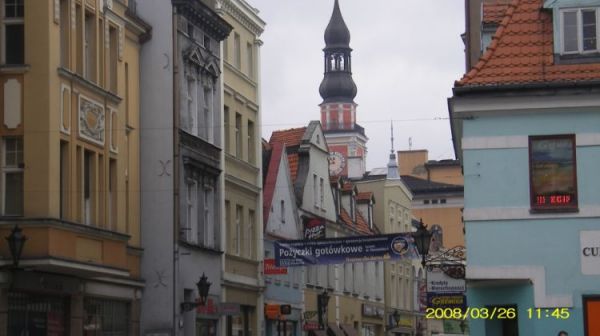 Leszno - widok na wieżę ratuszową z ulicy Słowiańskiej