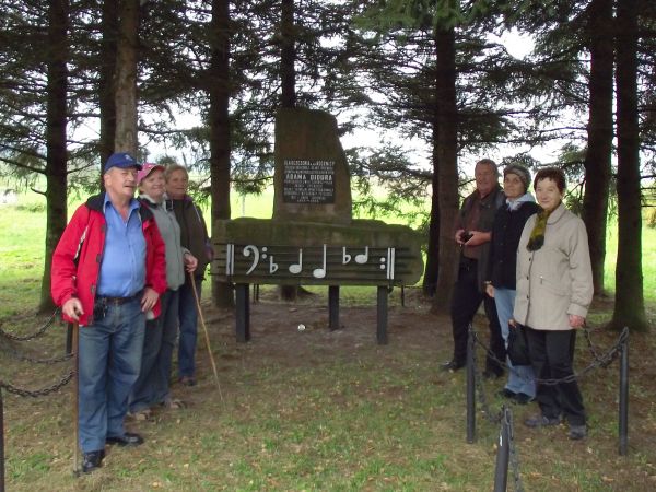 z przysiółka wsi o nazwie Roztoka pochodzi Adam Didur - śpiewak operowy /bas/ na przeł. XIX/XX wieku. Był drugim synem ubogiego diaka cerkiewnego. Na zdjęciu: p
