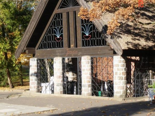 Pijalnia wody mineralnej "Joasia"w parku w Połczynie z
Zroju