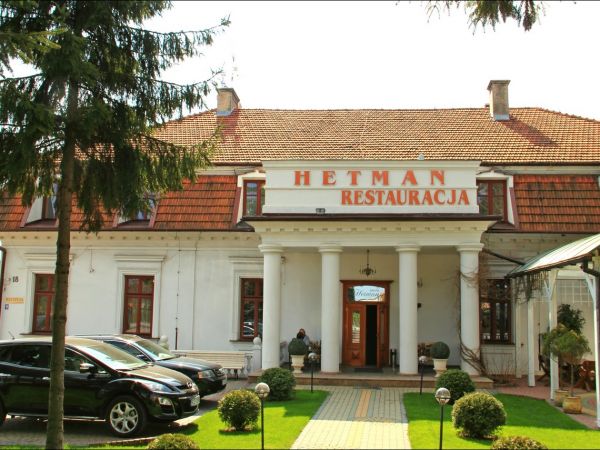 Dwór Wapowskich z I poł. XIX wieku. Obecnie restauracja.