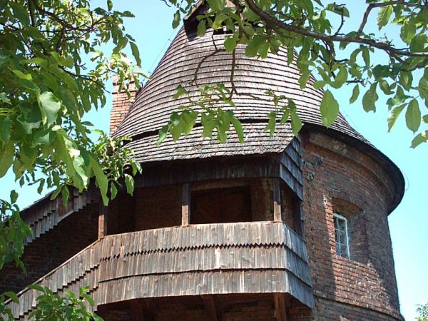 Opactwo ss. Benedyktynek - Baszta