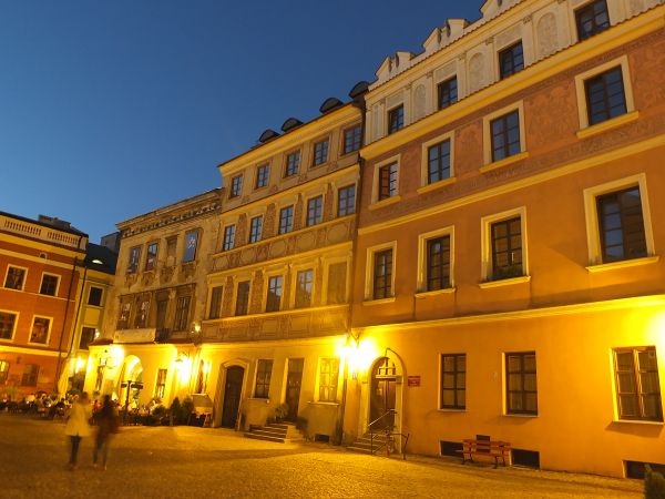 Rynek o zmierzchu