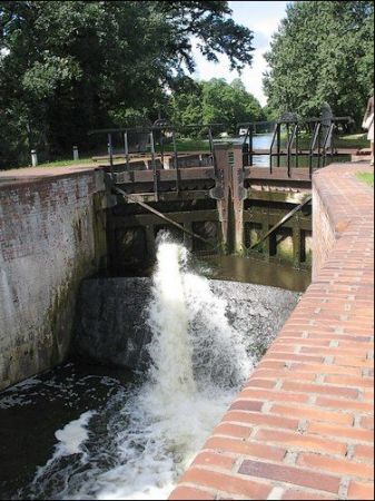 Śluza na Starym Kanale Bydgoskim.