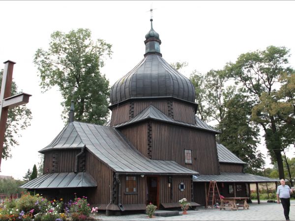 Leszno do 1977 roku nosiło nazwę Poździacz . Cerkiew św. Bazylego Wielkiego , aktualnie kościół pw. NMP Niepokalanie Poczętej, parafia rzymskokatolicka . Zbudow