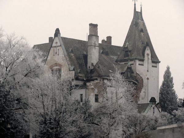 Budynek typu willowego na ulicy Jana Pawła II - wzniesiony w 1898 roku. W latach międzywojennych posiadłość Kurta Neugebauera, właściciela cukrowni "Concordia"