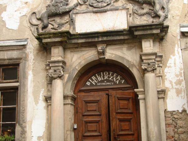 Biblioteka w jedenj z sal zamku.