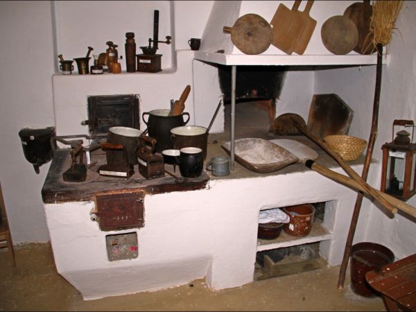 Skansen wsi w Markowej -Chałupa kmieca konstrukcji przysłupowej z 1874 r