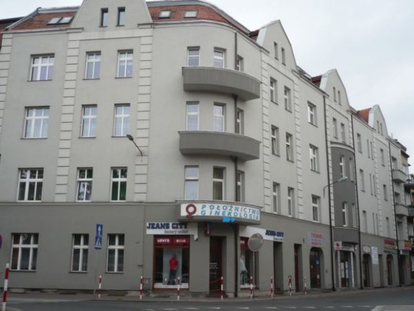 Narożna kamienica Plac 23 stycznia a ul. Dąbrowskiego