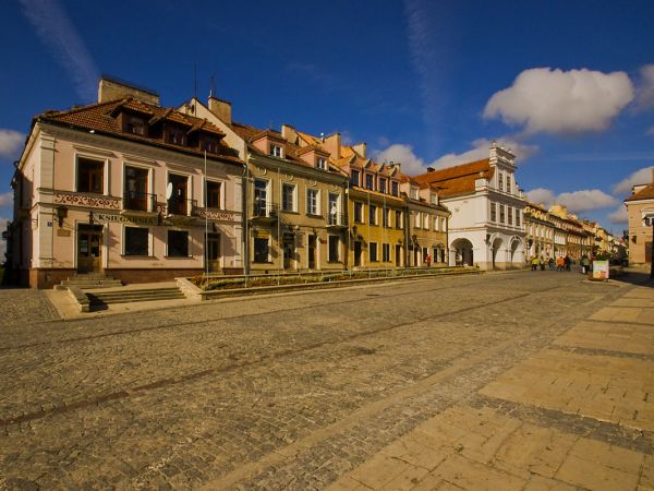 Sandomierz-kamieniczki okalające rynek