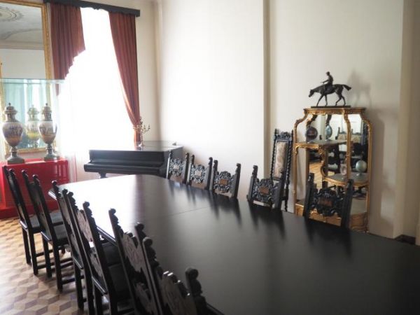 trzy komnaty pałacowe służyć mogą do organizacji szkoleń, sympozjów, przyjęć weselnych itp.