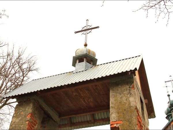 Drewniana filialna cerkiew greckokatolicka p.w. św. Michała Archanioła w Krasicach . Cerkiew wzniesiona w roku 1899. W latach 50. XX wieku została opuszczona .